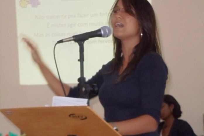 Laís Cavalcanti ensaia com o Grande Coro do Farol para o recital de hoje à noite