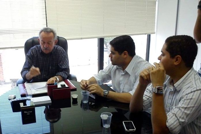 Vídeo:Jacob Brandão se reúne com Benedito de Lira e apresenta projetos