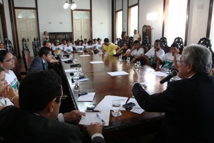 Governador recebe carta da Juventude Camponesa