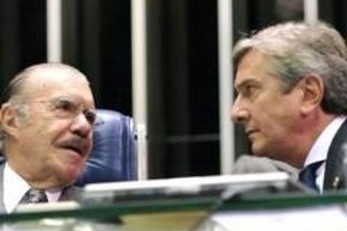 Collor e Sarney advogam que atos secretos do governo fiquem guardados