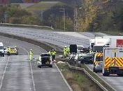 Engavetamento mata pelo menos 7 em estrada na Inglaterra, diz polícia