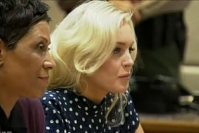 Lindsay é liberada da cadeia depois de apenas 5 horas presa