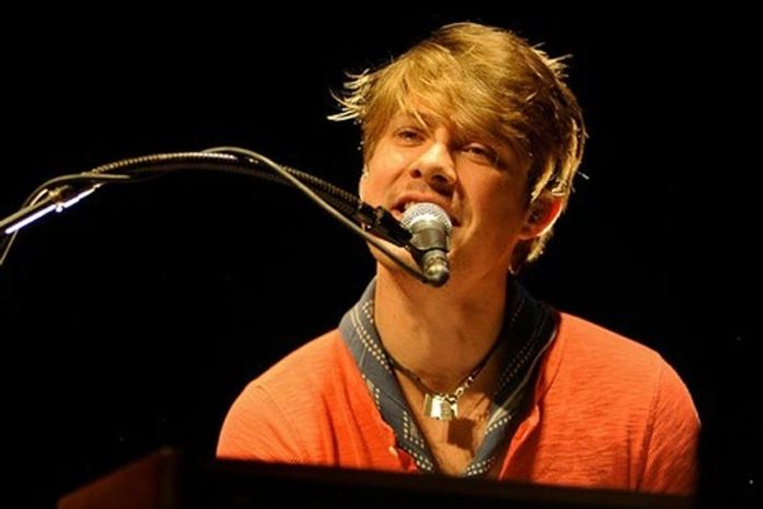 Hanson leva garotas 'de volta para 1997' em show