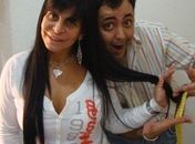 Gretchen inova e coloca aplique de 98 cm no cabelo