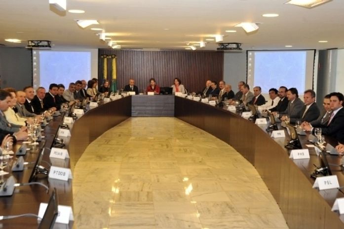 Senador Renan Calheiros defende aprovação de DRU