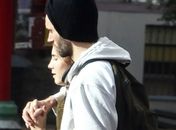 Amanda Knox aparece mãos dadas com novo namorado em Seattle