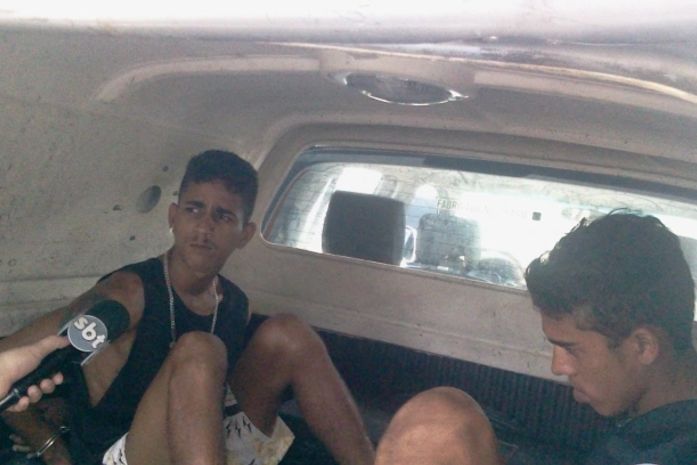 Jovens foram flagrados com drogas