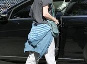 Nem aí! Megan Fox passeia com um visual 'largado' em Los Angeles