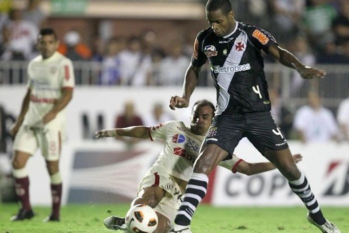 Dedé foi decisivo na partida.