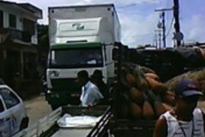 Trânsito caótico na região do Mercado da produção.