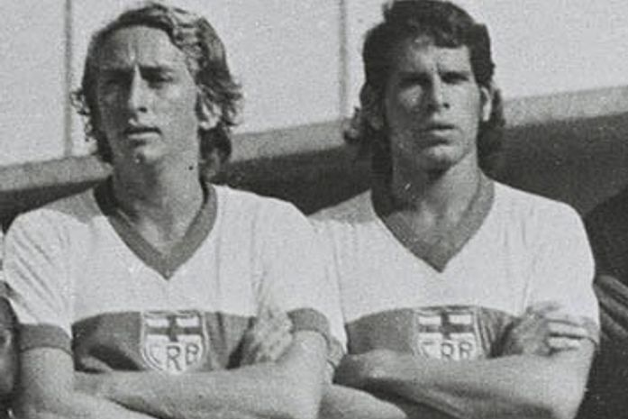 Ronaldo Brito de cabelos escuros, ao lado re Roberto Menezes.