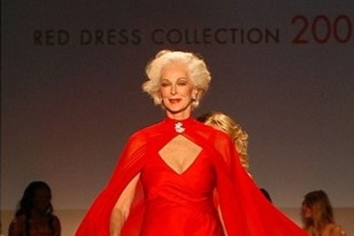 Aos 80 anos de idade, americana faz sucesso como modelo