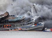 Incêndio em navio deixa ao menos quatro feridos na Rússia