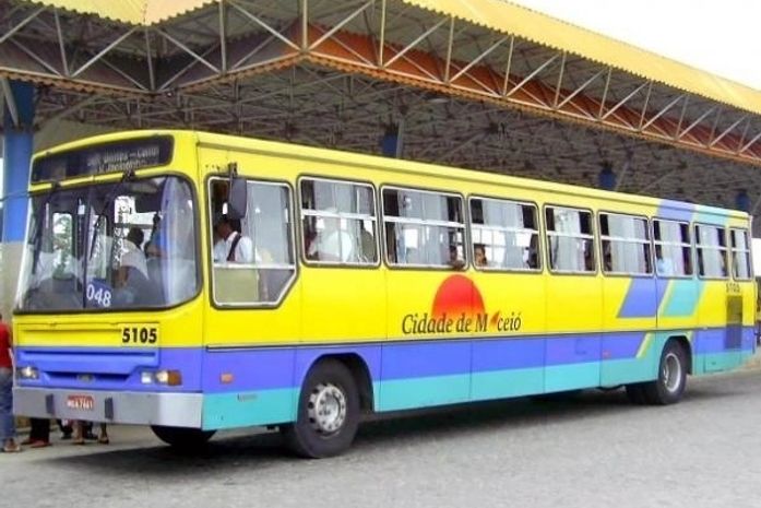 Direção de empresa de ônibus volta atrás e funcionários cancelam paralisação