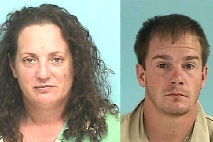 Após ser preso, casal é flagrado em ato sexual no carro da polícia