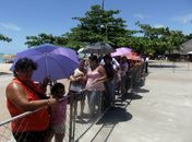 Fila para entrar na cabine