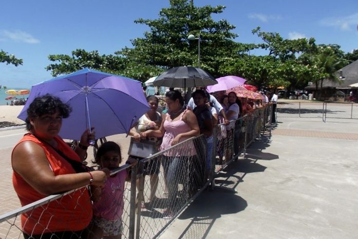 Fila para entrar na cabine