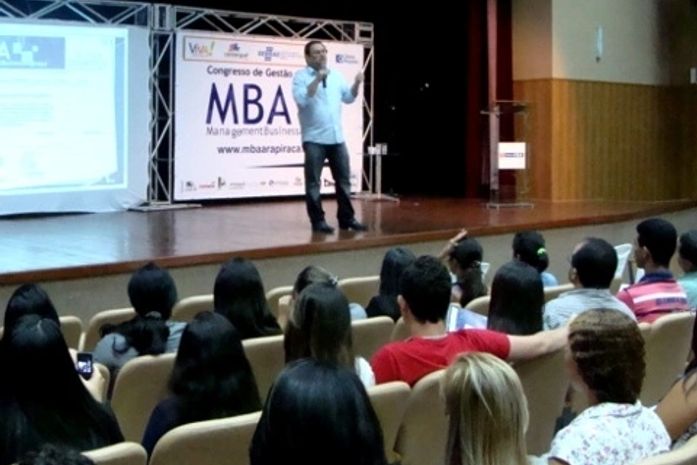 Em congresso, Luciano defende empreendedorismo na gestão pública