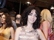"Vocês vão me ver beijar muita mulher", diz Cláudia Ohana