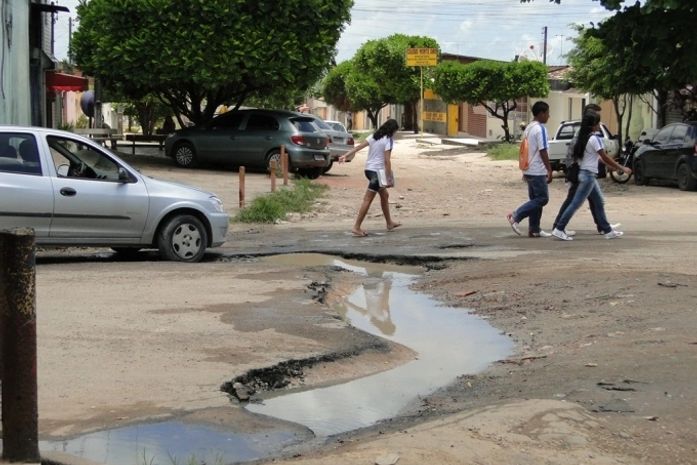 Cratera causa transtorno aos moradores do Tabuleiro Novo
