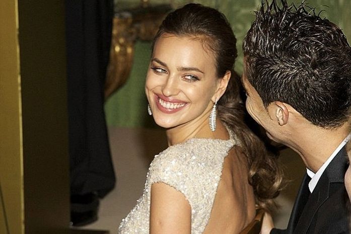 Cristiano Ronaldo e Irina Shayk namoram em festa na Espanha