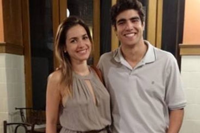 Furo:Caio Castro chega em Maceió acompanhado