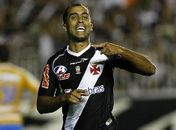Vasco vence, rebaixa Avaí e dorme na liderança do brasileirão