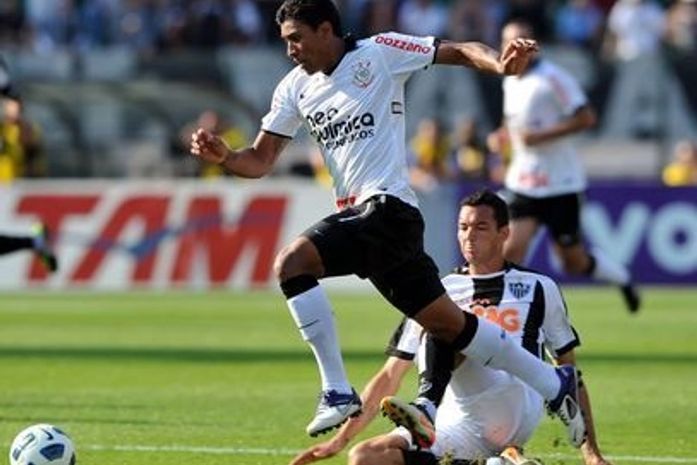 Paulinho do Corinthians é um dos alvos.