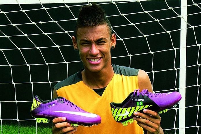 Neymar se escala ao lado de quatro do Barça em seleção do ano