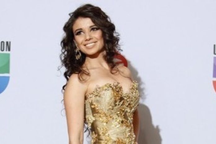 Paula Fernandes está namorando baterista, diz jornal