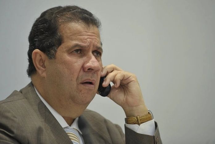 Após encontro com Dilma, Lupi pede demissão do Ministério do Trabalho