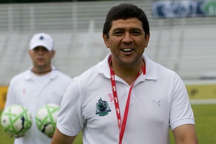 Jorge Barcellos reassume a seleção feminina de futebol