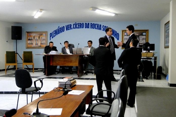 Parlamentares decidiram ouvir prefeita