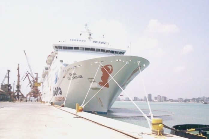 Navio no porto de Maceió 
