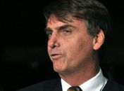 Bolsonaro questiona sexualidade de Dilma: 'Se seu negócio é amor com homossexual, assuma