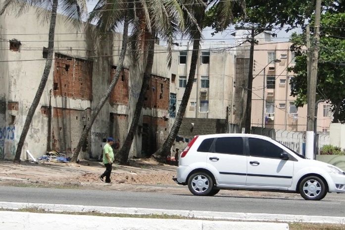 Prédio onde funcionava sede do BPtran se torna 'casa' de traficantes e criminosos