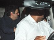 Aécio Neves deixa casa noturna ao lado de socialite de São Paulo
