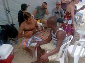Neymar e Thiaguinho curtem praia juntos