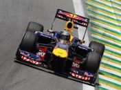 Vettel vence na Índia de ponta a ponta, mas Alonso fica em 2º e mantém viva a disputa