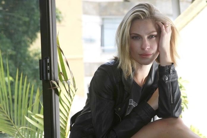 Ex-paquita e atriz se prepara para fazer seu primeiro show solo