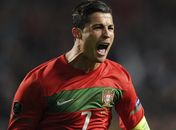 Feliz, CR7 revela não ligar para fama de Messi: 'Desfruto dos meus êxitos'