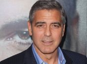 George Clooney nega ter ido às festas selvagens de Beslusconi
