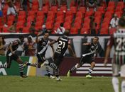 Em jogo drmático, Vasco bate o Fluminense e impede festa corintiana