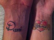 Tatuagem do jogador dentinho e da mulher samambaia