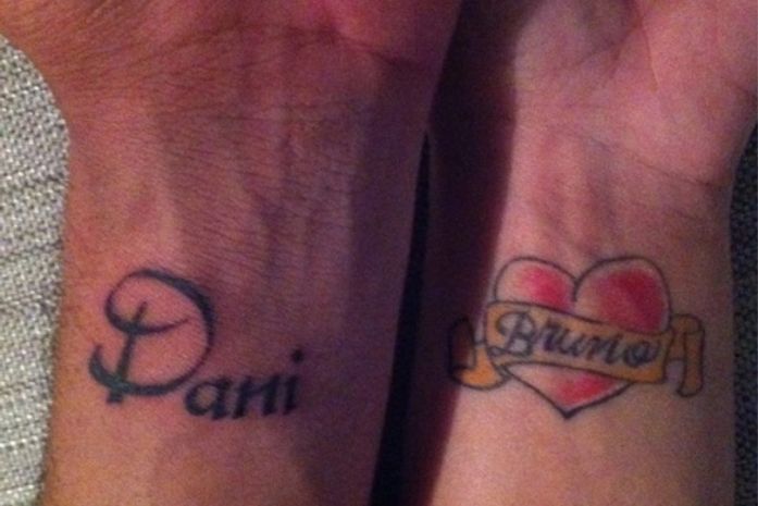 Tatuagem do jogador dentinho e da mulher samambaia
