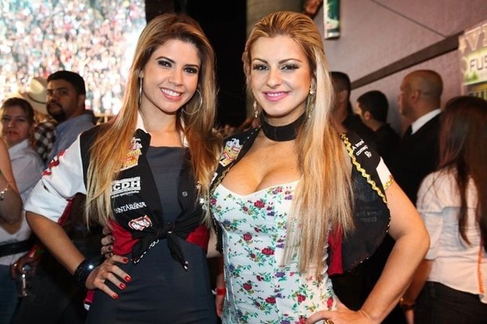 Ex e suposto affair de Luan Santana posam juntas em rodeio