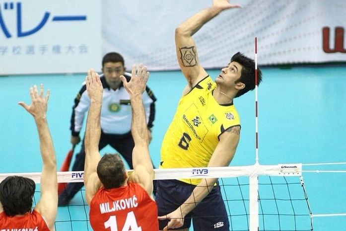Brasil abusa dos erros, perde para a Sérvia e se enrola na Copa do Mundo