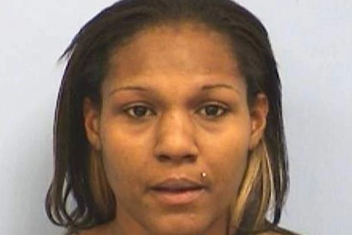 Americana é presa por jogar bandeja de macarrão em amiga