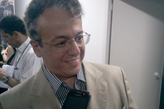 Secretário de Educação Adriano Soares
