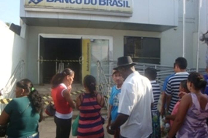 Movimentação foi grande em frente à agência